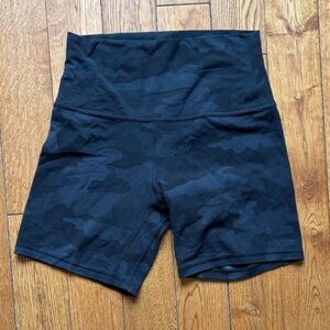 Lululemon align High-Rise 4” Black Camo Women's Workout Shorts